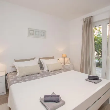Apartments Lirio Umag Exterior photo
